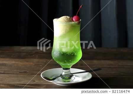 Melon cream soda with cherries Melon cream soda with cherries 82116474