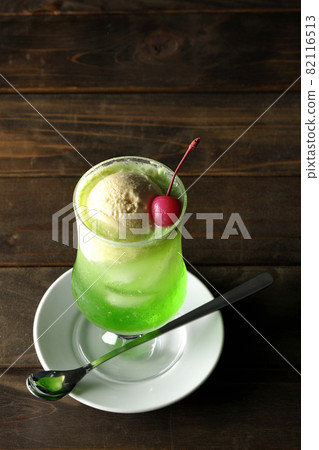 櫻桃甜瓜奶油蘇打水 82116513