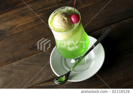 Melon cream soda with cherries Melon cream soda with cherries 82116526