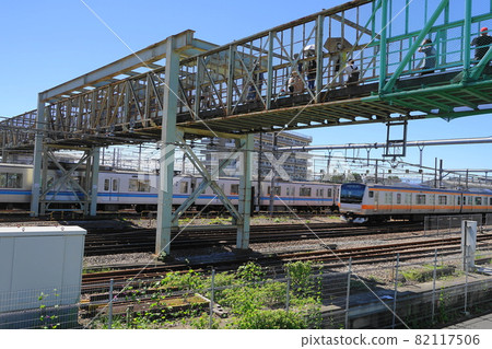 9 月 三鷹 59 天橋人道橋和中央線特急服務 9 月 三鷹 59 天橋人道橋和中央線特急服務 82117506