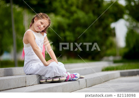 cute little girl on roller skates at park. cute little girl on roller skates at park. 82118098