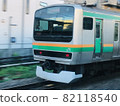 與火車並行運行 82118540