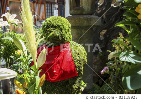 Osaka Sennichimae Suido Fudo Tomozenji Temple 82119925