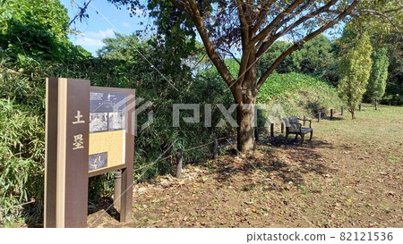 Earthworks near the middle of Kayagasaki Castle 82121536