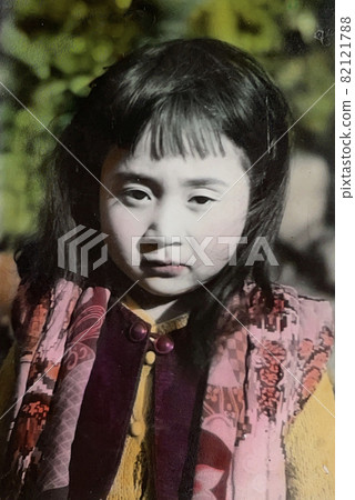 一個穿著1945年代日本chanchanko的女孩 一個穿著1945年代日本chanchanko的女孩 82121788