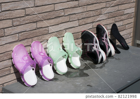 Shoe washing 82121998