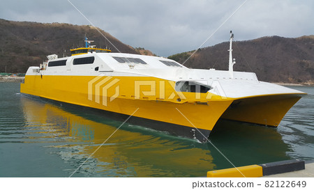 means of transportation on the sea means of transportation on the sea 82122649