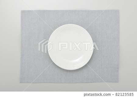 放置墊子和盤子 放置墊子和盤子 82123585