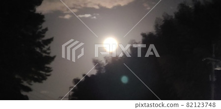  full moon 82123748