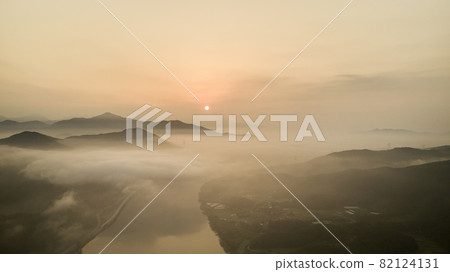 Sunrise, Unhae, Yangseo-myeon, Namhan River, Yangpyeong-gun, Gwangju, Gyeonggi-do Sunrise, Unhae, Yangseo-myeon, Namhan River, Yangpyeong-gun, Gwangju, Gyeonggi-do 82124131