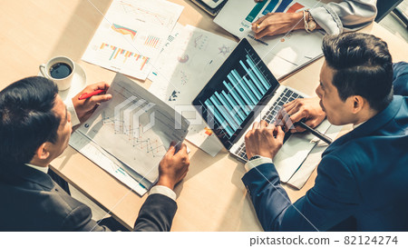 Business visual data analyzing technology by creative computer software Business visual data analyzing technology by creative computer software 82124274