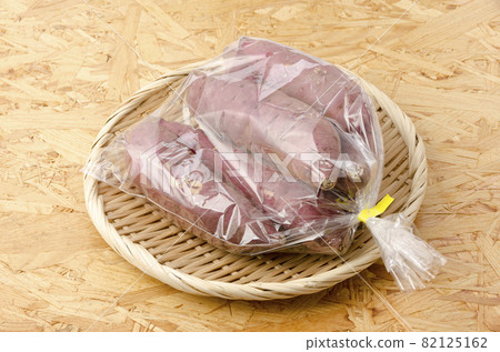 Sweet potato (red Haruka) in a bag Sweet potato (red Haruka) in a bag 82125162