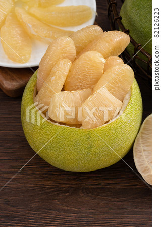 柚子 中秋節 木頭 木製 背景 pomelo Mid-Autumn Festival ユズ ゆず 柚子 中秋節 木頭 木製 背景 pomelo Mid-Autumn Festival ユズ ゆず 82126223