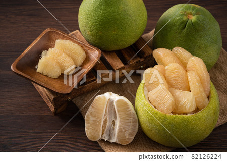 Pomelo Mid-Autumn Festival wood wooden background pomelo Mid-Autumn Festival ユズ ゆず Pomelo Mid-Autumn Festival wood wooden background pomelo Mid-Autumn Festival ユズ ゆず 82126224