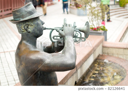 Kobe Jazz street, popular tourist area in Kobe, Japan 82126641