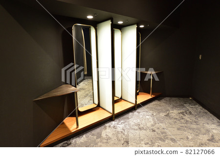 Airport multipurpose rest room 82127066