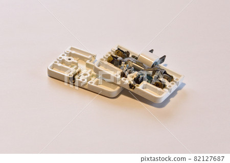 Burnt three-pronged tap 82127687