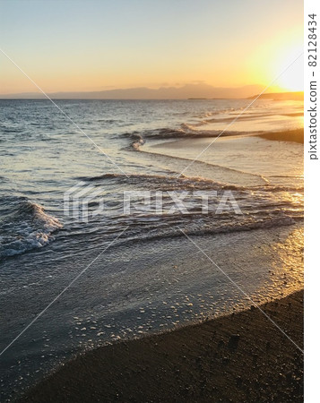 Evening shore 82128434