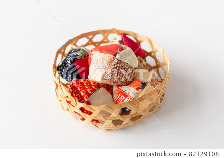 Six-eyed beanbag in a basket, traditional game, old game, dementia prevention Six-eyed beanbag in a basket, traditional game, old game, dementia prevention 82129108
