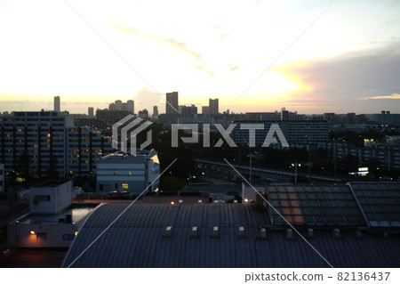 Evening view around Inage Kaigan Station on the JR Keiyo Line 82136437