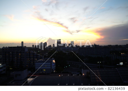 JR京葉線稻毛海岸站附近的夜景 JR京葉線稻毛海岸站附近的夜景 82136439