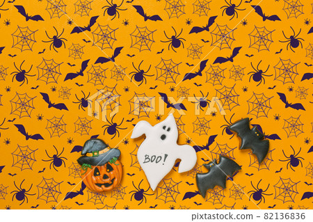 Halloween concept with gingerbread cookies for background Halloween concept with gingerbread cookies for background 82136836
