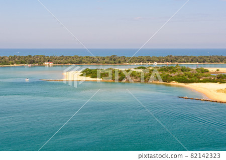 Secluded beach - Lakes Entrance 82142323