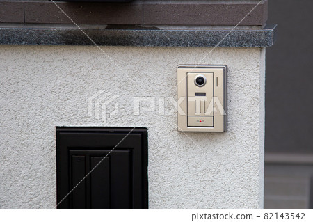 Intercom in a single house 82143542