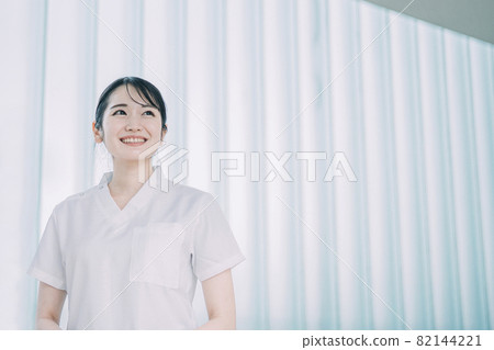 Medical staff working in the hospital Medical staff working in the hospital 82144221