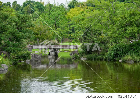 青翠環繞的日式庭園景觀@大阪 青翠環繞的日式庭園景觀@大阪 82144314