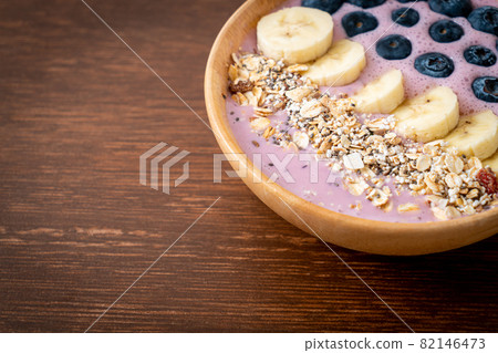 yogurt or yoghurt smoothie bowl with blue berry, banana and granola yogurt or yoghurt smoothie bowl with blue berry, banana and granola 82146473