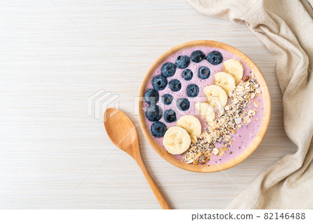 yogurt or yoghurt smoothie bowl with blue berry, banana and granola yogurt or yoghurt smoothie bowl with blue berry, banana and granola 82146488