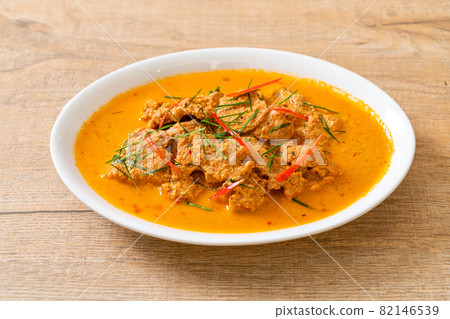 panang curry with pork panang curry with pork 82146539