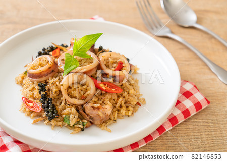 Basil and Spicy Herb Fried Rice with Squid or Octopus 82146853