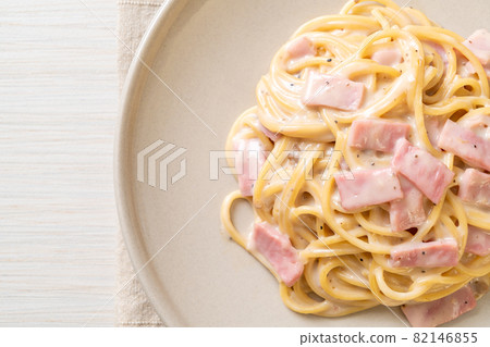 spaghetti white cream sauce with ham spaghetti white cream sauce with ham 82146855