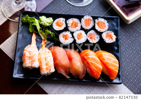 Various sushi served on black plate. Japanese food 82147330