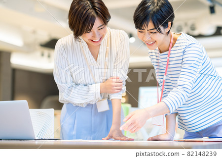 辦公室年輕員工進行調整 拍攝合作：WEEK Shibadaimon（Sun Frontier Fudousan） 82148239