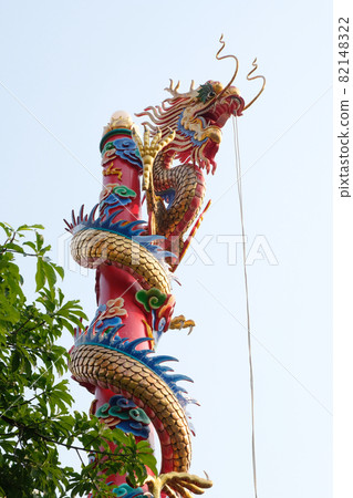 dragon statue in chinese temple 82148322