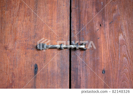 old wood door with metal old wood door with metal 82148326