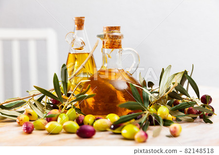 Olive oil in decanters and bottles Olive oil in decanters and bottles 82148518
