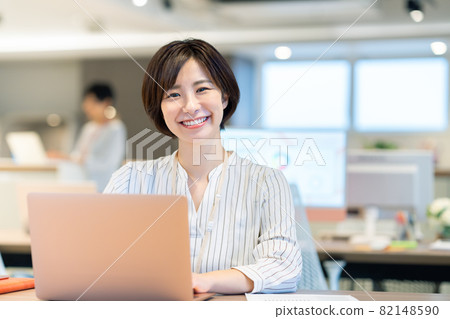 Business woman working in the office Photo cooperation: WEEK Shibadaimon (Sun Frontier Fudousan) Business woman working in the office Photo cooperation: WEEK Shibadaimon (Sun Frontier Fudousan) 82148590