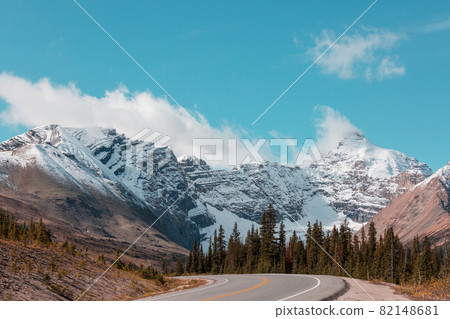 Mountains in Canada Mountains in Canada 82148681