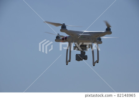 Flying drone "Phantom 3 Standard" (Lonchi Island / Uruma City, Okinawa Prefecture) 82148965