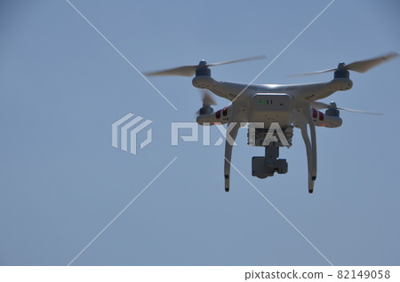 Flying drone "Phantom 3 Standard" (Lonchi Island / Uruma City, Okinawa Prefecture) 82149058