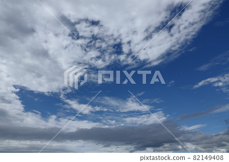 Blue sky and clouds that appeared during the summer rain Blue sky and clouds that appeared during the summer rain 82149408