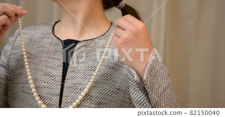 Formal looking woman 82150040