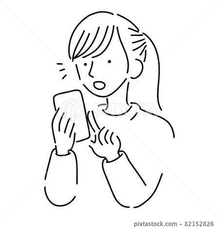 一個在操作智能手機時會注意到某事的表情的女人 一個在操作智能手機時會注意到某事的表情的女人 82152826