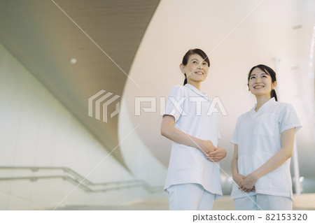 在醫院工作的醫務人員 在醫院工作的醫務人員 82153320