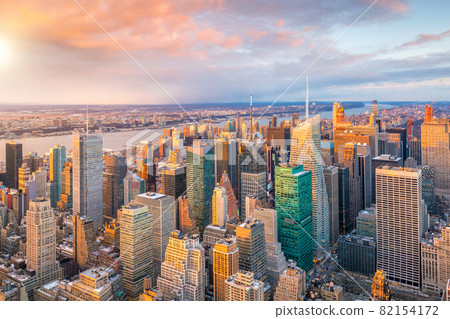 Aerial view of Manhattan skyline at sunset, New York City 82154172