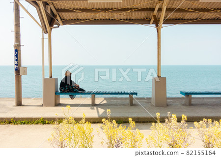 Shimonada Station overlooking the sea Shimonada Station overlooking the sea 82155164
